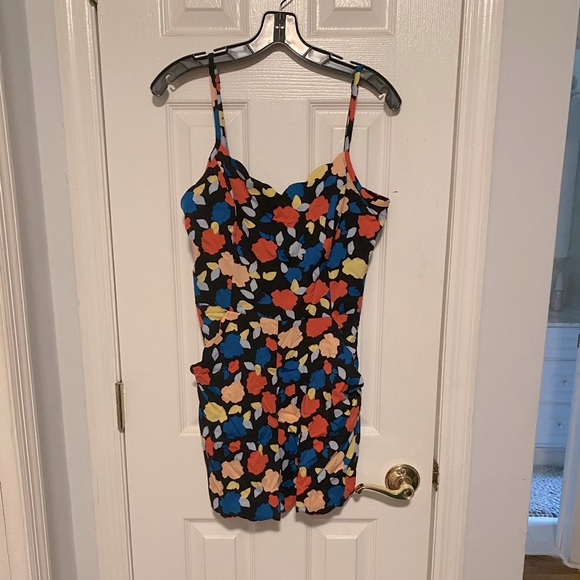 Beatriz Scallop Detail Romper - Picture 5 of 6